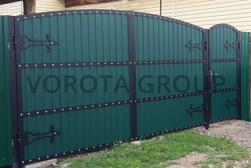 Распашные ворота из профнастила Doorhan зеленые 3000х1800