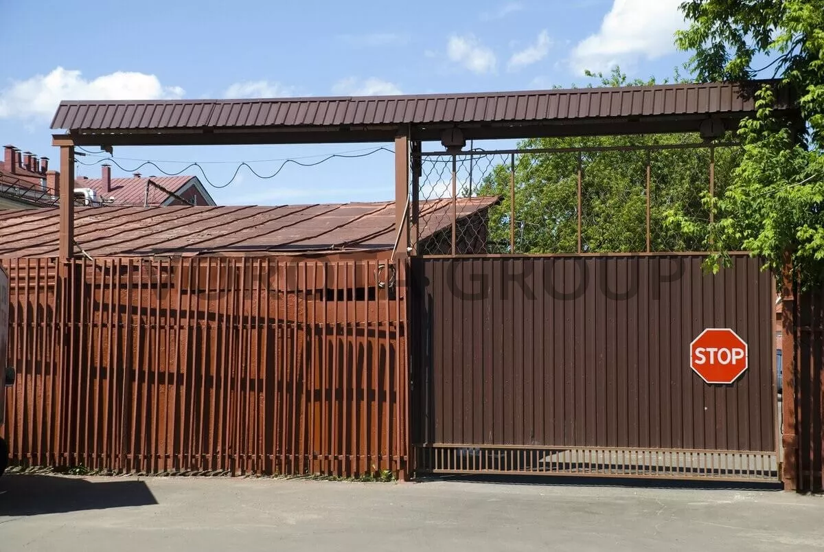 Подвесные откатные ворота Doorhan коричневые 4000х3000