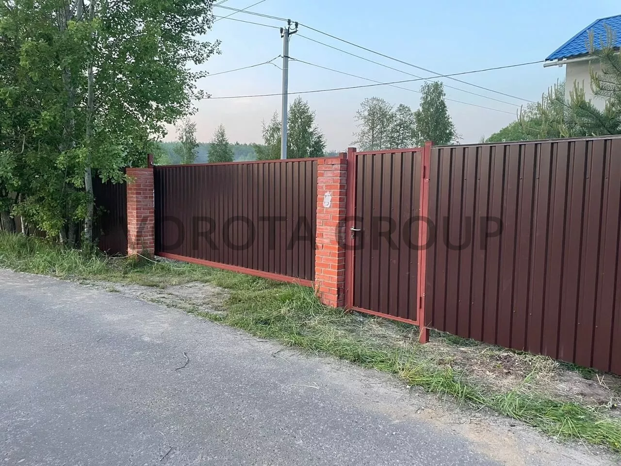 Механические откатные ворота Alutech коричневые 2100x1500
